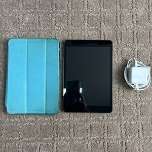 Apple iPad Mini 1st Gen A1432 Black 16GB Working Charger Smart Case Blue Bundle